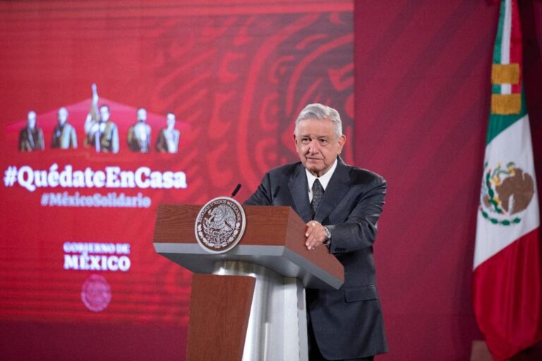 López Obrador desdeña ley y viola la veda electoral