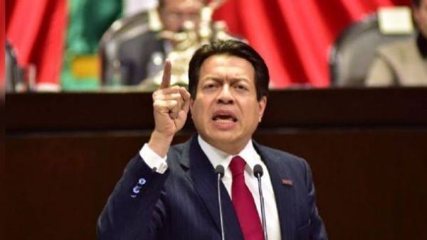 Mario Delgado intenta defender a la familia López Obrador con un ‘pero el PRI robó más’
