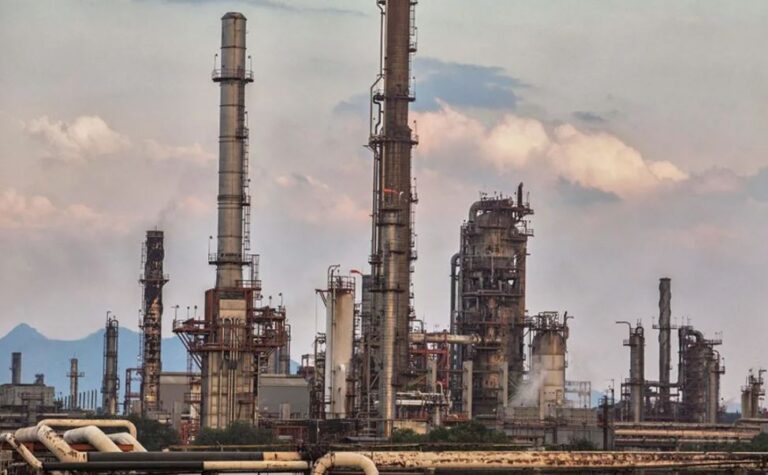 Reforma petrolera, otra violación de AMLO que se busca consumarse: Coparmex