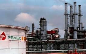 Pemex, entre las tres petroleras del mundo con más riesgo para el medio ambiente