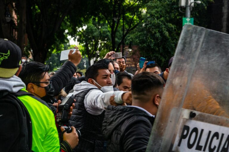 Condenan agresión a la UNACDMX; exigen renuncia de Martí Batres