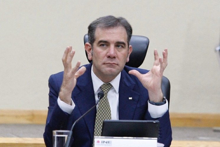 El INE ataca reforma electoral, mientras denuncian narcoelecciones en la OEA