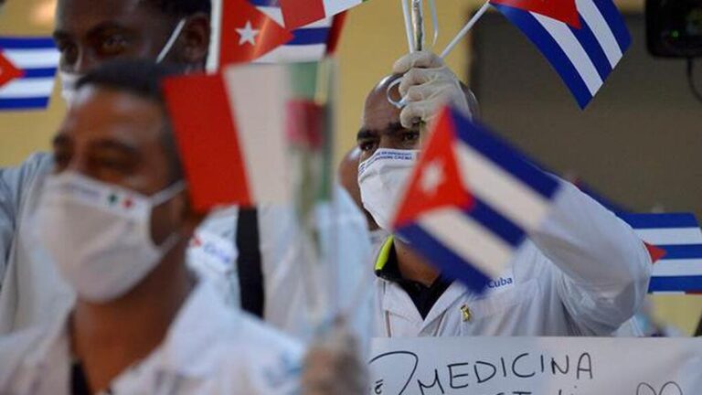 Gobierno de la CDMX usó Fondo de Salud para el Bienestar para pagar a médicos cubanos