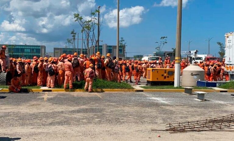 Reportan paro en refinería de Dos Bocas, pese a ser obra insignia de la 4T