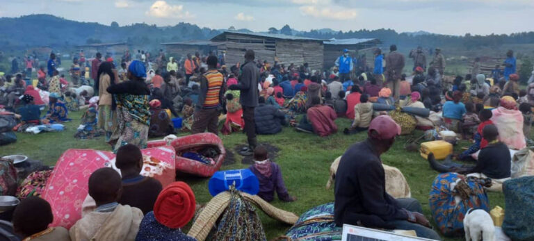 Miles de personas huyen de la República Democrática del Congo hacia Uganda: ACNUR