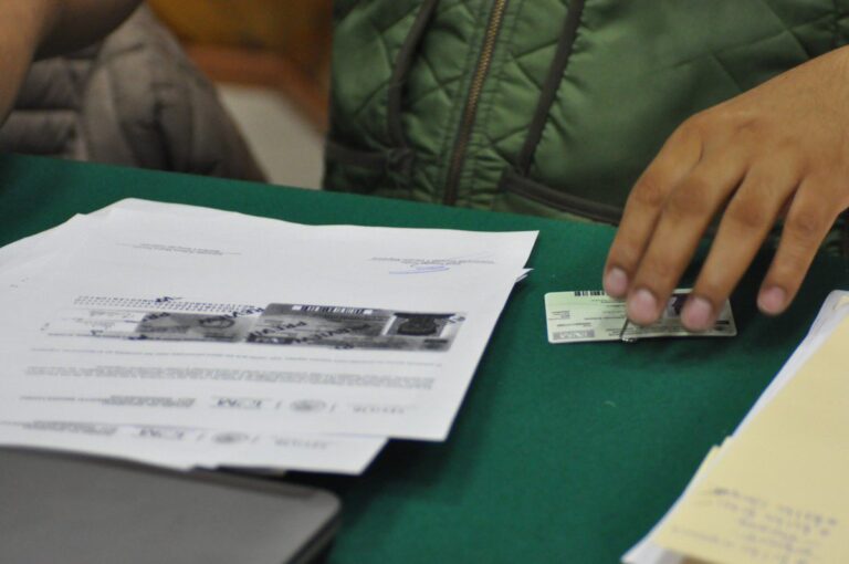 Entrega INM mil 574 tarjetas a integrantes de caravana migrante que salió de Chiapas