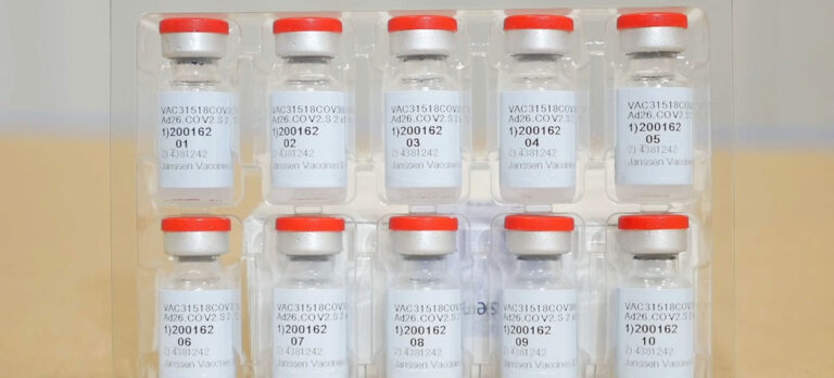 COVID-19: la OMS dice que los países ahora pueden usar una o dos dosis de la vacuna Janssen