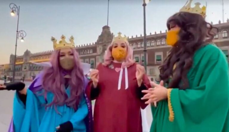 Aparecen ‘Tres Reinas Magas’ en Palacio Nacional; piden vacunas, seguridad y educación para niños de México