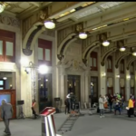 AMLO corre por su vida y encierra a reporteros