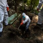 Con los doctores, no