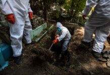 Con los doctores, no