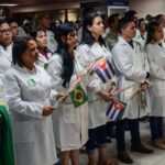 Los médicos cubanos ¿lo son?