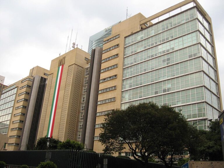 CNDH constata atención deficiente a persona mayor en el IMSS