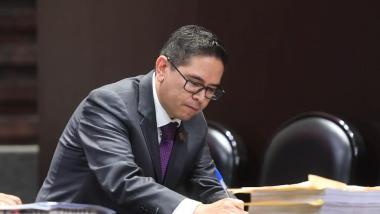 Carritos eléctricos de Sheinbaum, medida sustentable pero con “olor a corrupción de Ebrard”