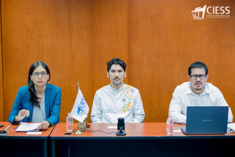 Analizan inequidad intergeneracional en México por cambio de esquema solidario de pensiones a cuentas individuales