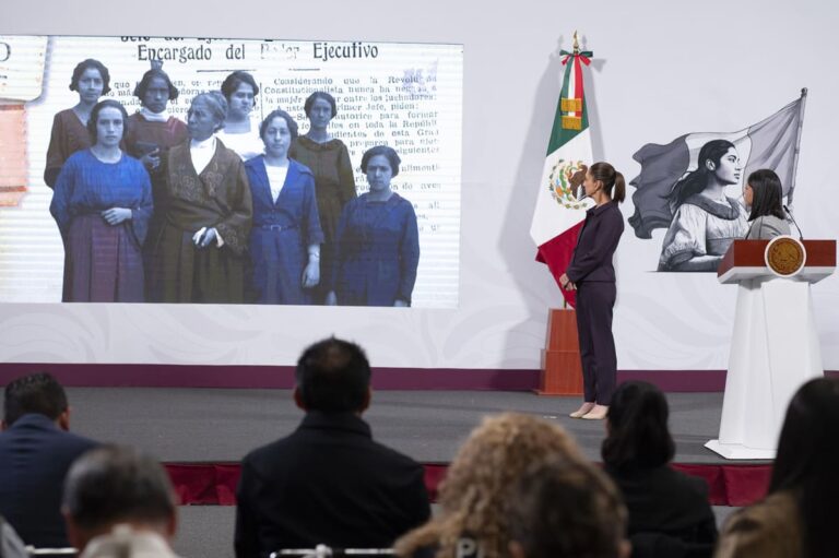 ¿Es necesario que en las mañaneras elogien a la presidenta?