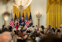 Kennedy y Trump, desnudos