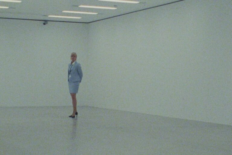 Aufsicht [Vigilante] (2024) de la artista Natalia del Mar Kašik se presenta en la #Sala 10, el espacio de exhibición virtual del MUAC