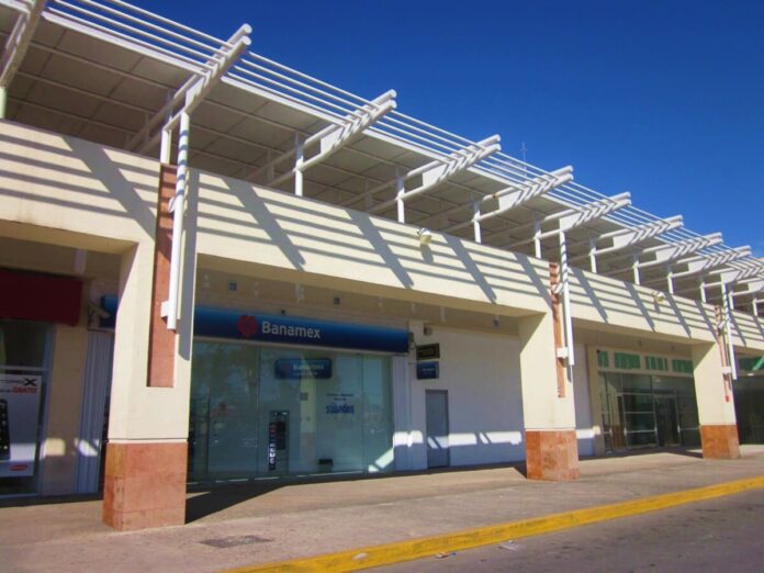 Banamex,_Plaza_Las_Americas,_Chetumal._-_panoramio (1)
