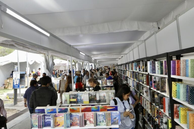 Exilio, memorias y reencuentros, temas centrales de la Fiesta del Libro y la Rosa 2025