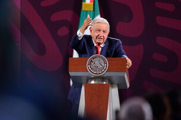 No sirvió el «pañuelito» blanco de AMLO, la corrupción superó los 300 mil MDP el sexenio pasado