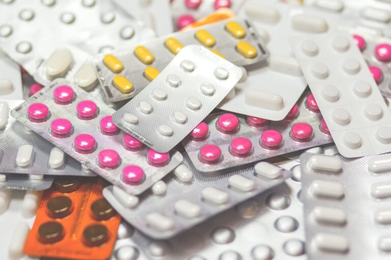 Pasan los años, y los sexenios, y el desabasto de medicinas no se resuelve