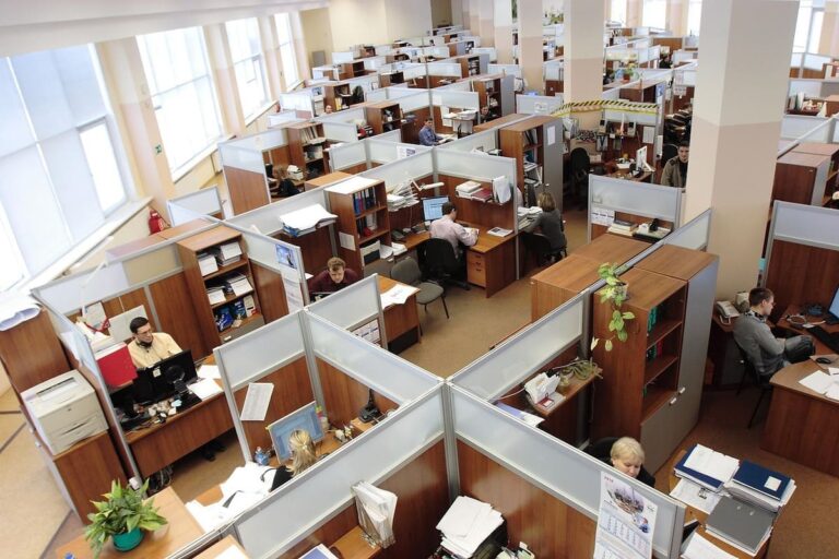 Empleo formal crece, pero se desacelera