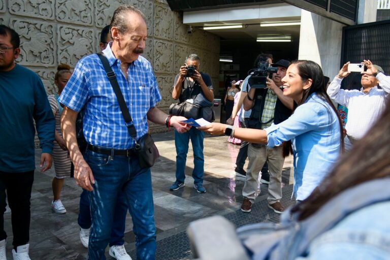 Panistas volantean en el Metro: “Pinchazos debe ser un tema de emergencia de salud y seguridad CDMX”