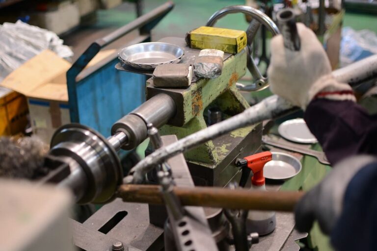 ¡Alerta económica: manufactura en declive!
