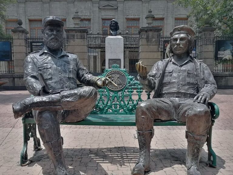 Retiro de esculturas ante la ignorancia histórica e ideológica