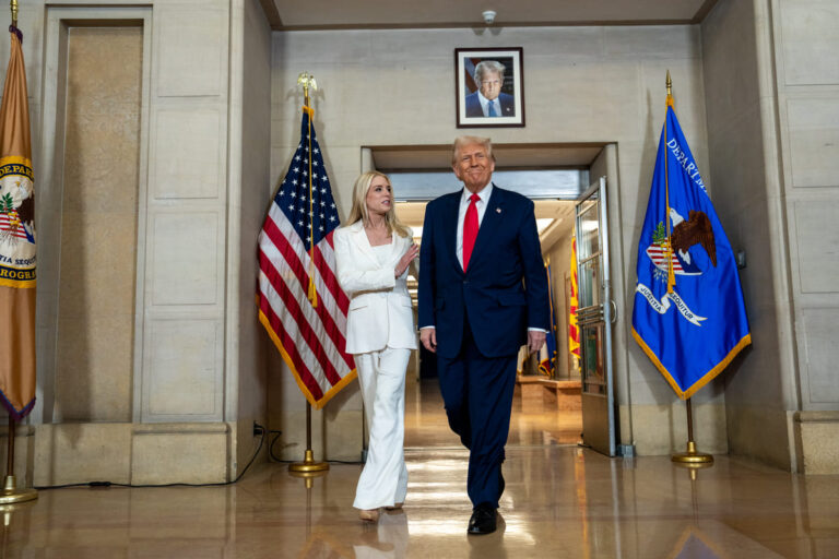 ¿Doble moral en negocios presidenciales de Trump?