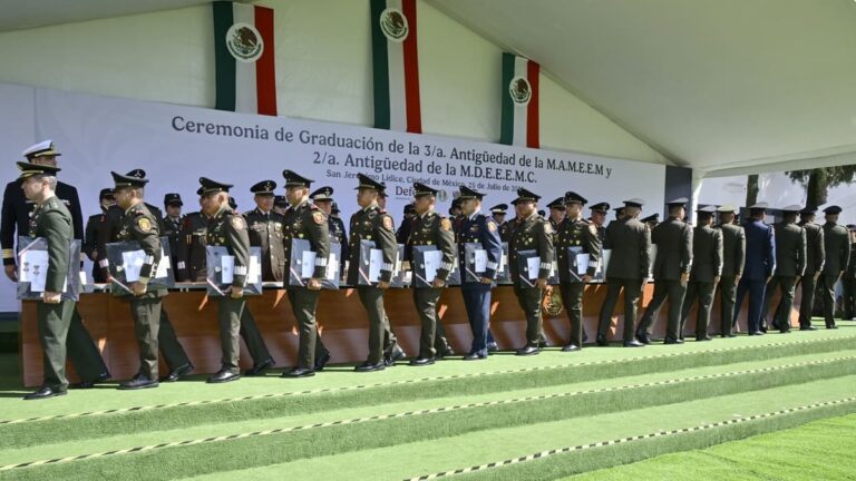 Se gradúan 113 militares de la Escuela Superior de Guerra