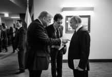 En escenario público, Trump fracasó en Alaska; Putin ganó