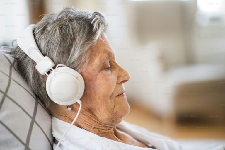 Presbiacusia: trastorno auditivo común en personas de la tercera edad
