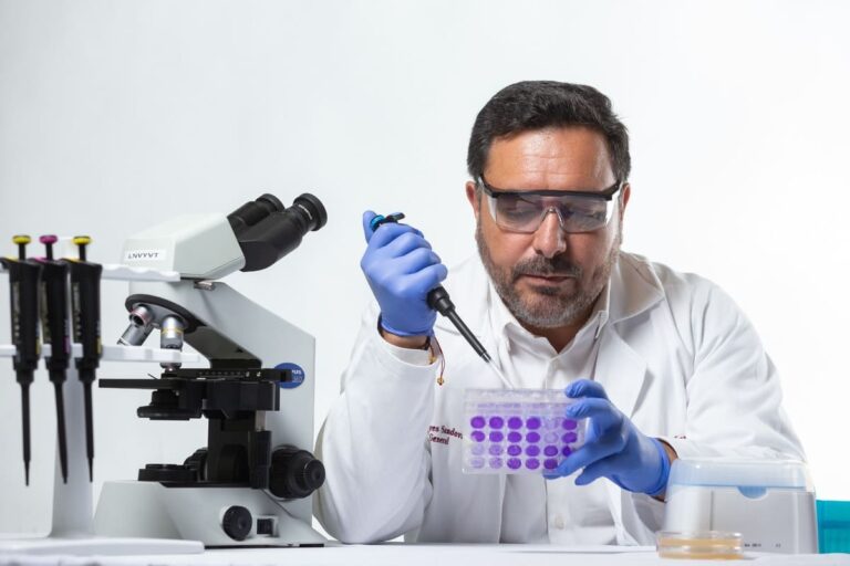 Cuenta IPN con laboratorio de vanguardia para investigación en vacunas y virus: Arturo Reyes Sandoval
