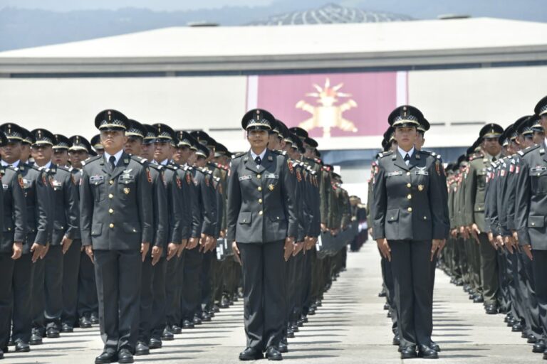 Se gradúan 876 oficiales del Heroico Colegio Militar