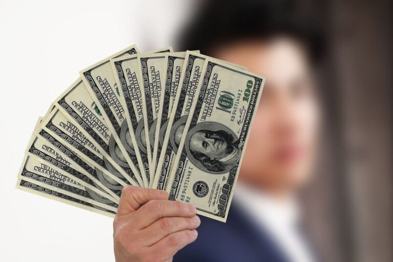 Dinero y Poder: La Ambigua Relación en la Política