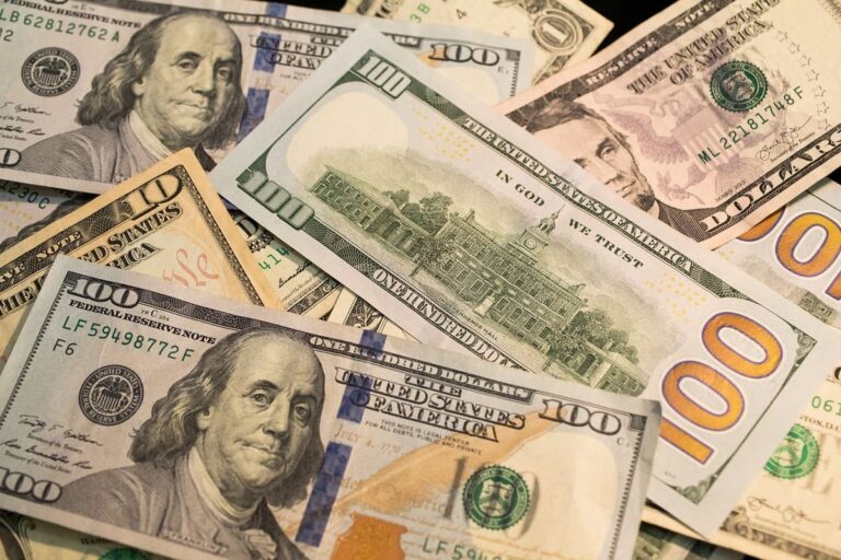 Fuerte caída de remesas: un golpe a la economía