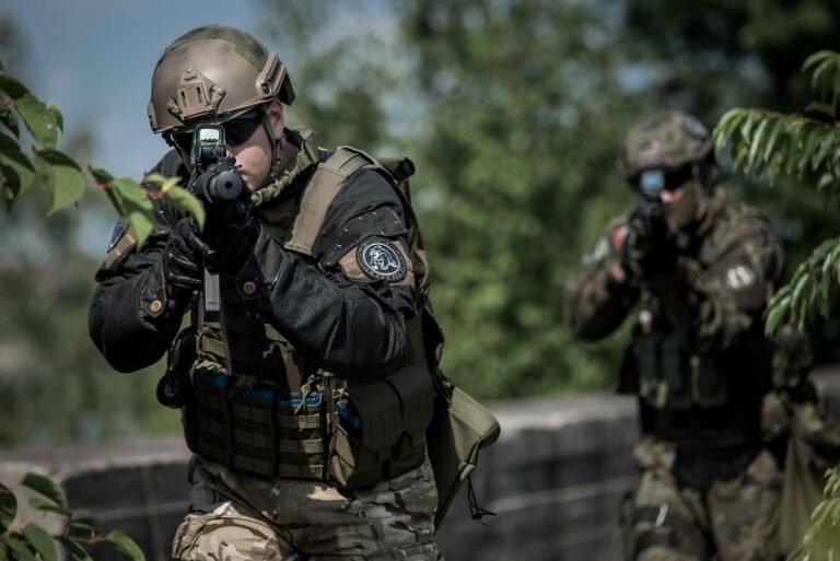 Trump abre la puerta al uso del ejército de EE. UU. para atacar a los cárteles del narco