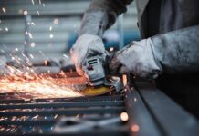Freno en la industria: Indicador manufacturero cae