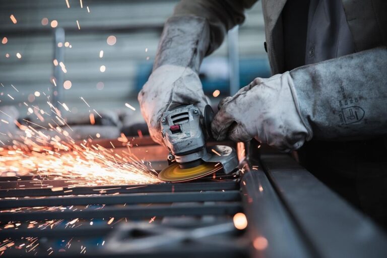 Freno en la industria: Indicador manufacturero cae