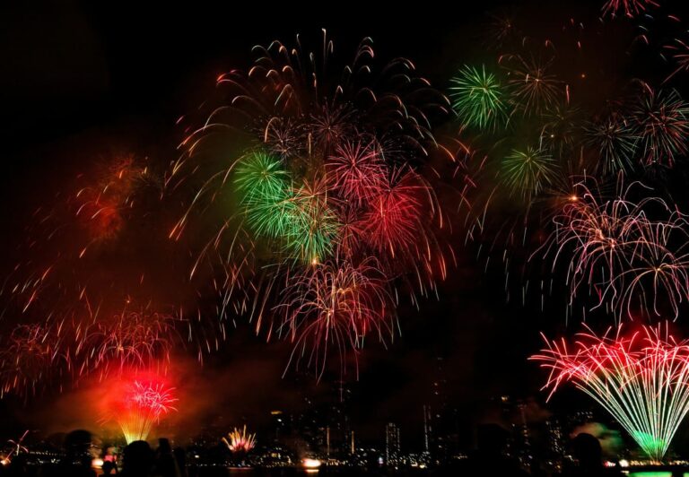 ¡Ojo (y oído) con la pirotecnia! El estruendo de las fiestas patrias también impacta la salud auditiva