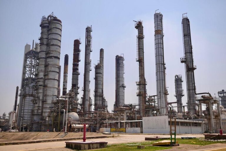 Tiene Pemex menor gasto en inversión desde 2008 en el acumulado a julio