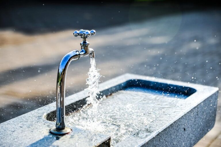 Sabías que la crisis del agua no solo es un problema de falta de acceso, sino también de una increíble desigualdad en su consumo