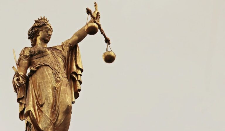 La sangre en la balanza de la justicia