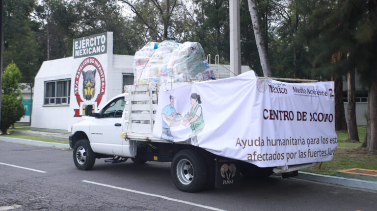 Semarnat entrega 15 toneladas de víveres recolectados para apoyar a comunidades afectadas por las lluvias