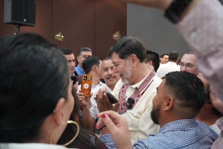 ¿Noroña en un avión fantasma extranjero y con un aliado de EU?