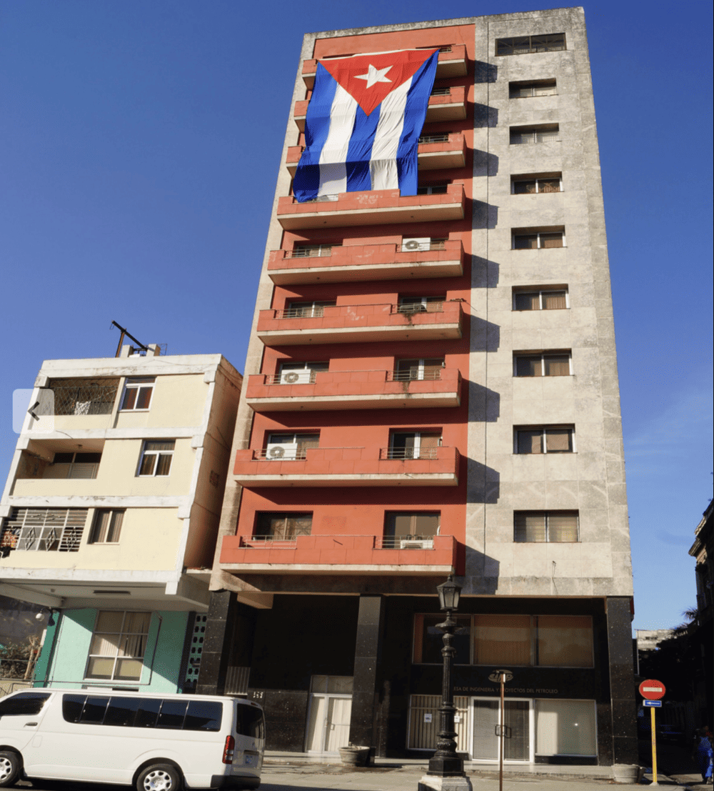 Edificio en La Habana que es el domicilio de Coreydan, la empresa estatal que importa combustibles de Pemex.