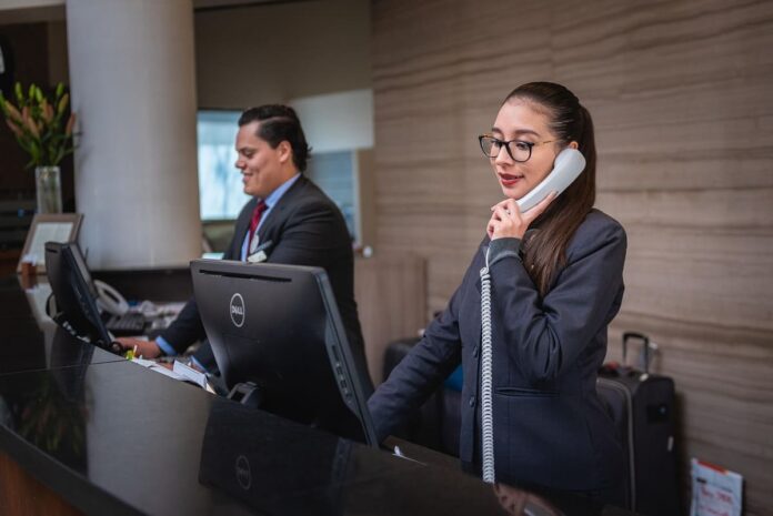 receptionists-5975962_1280 (1)