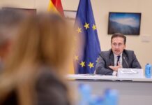 Favor a Morena: Podemos mete gol al Rey para salvar a Sánchez